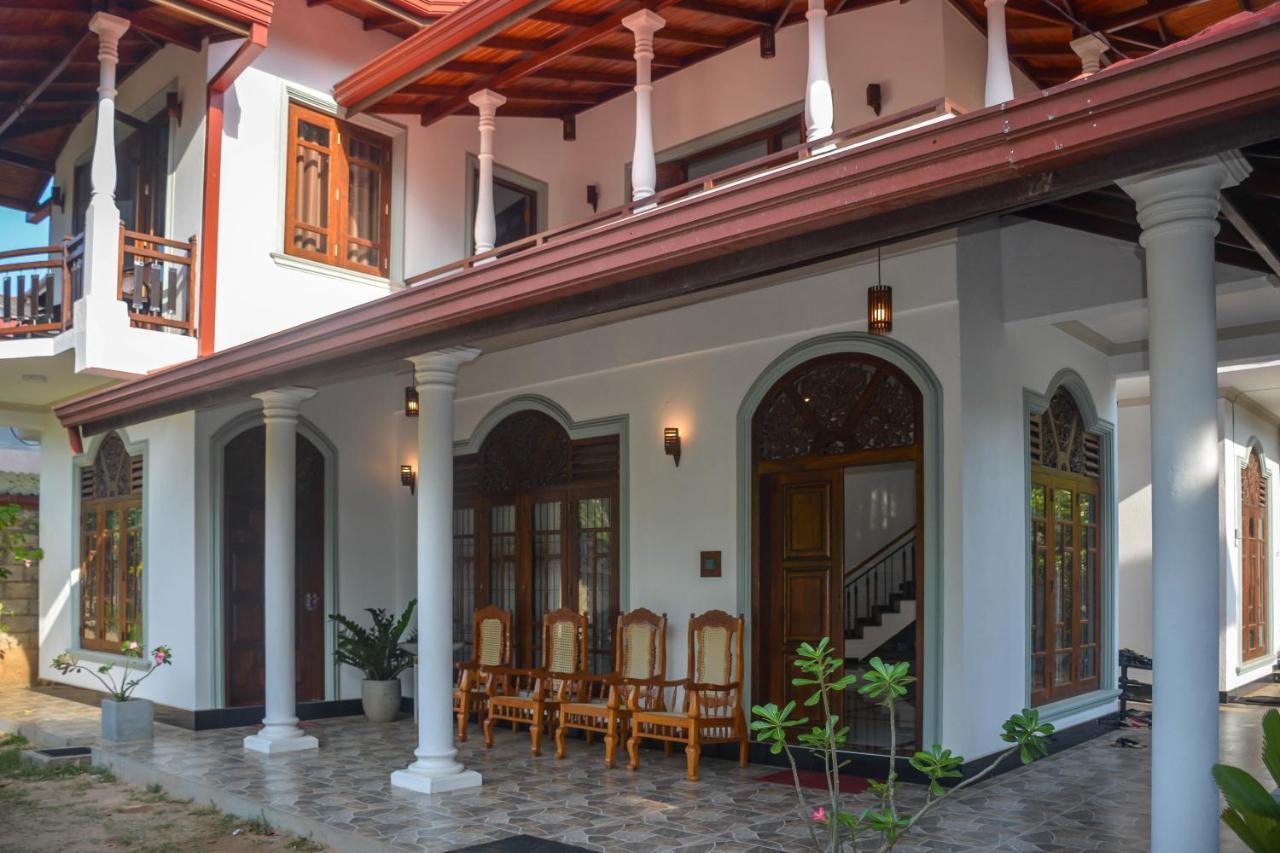Janu Homestay タンガラ エクステリア 写真
