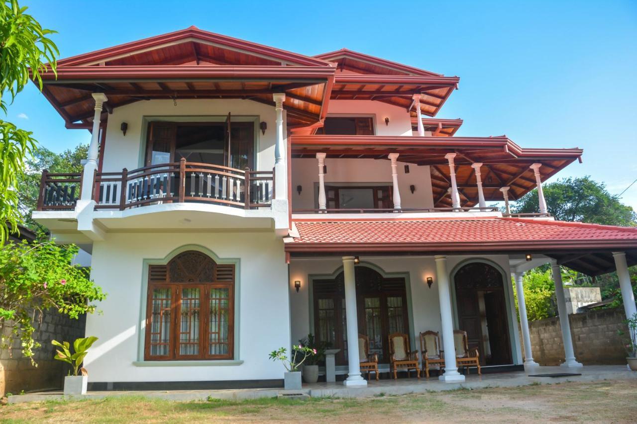 Janu Homestay タンガラ エクステリア 写真