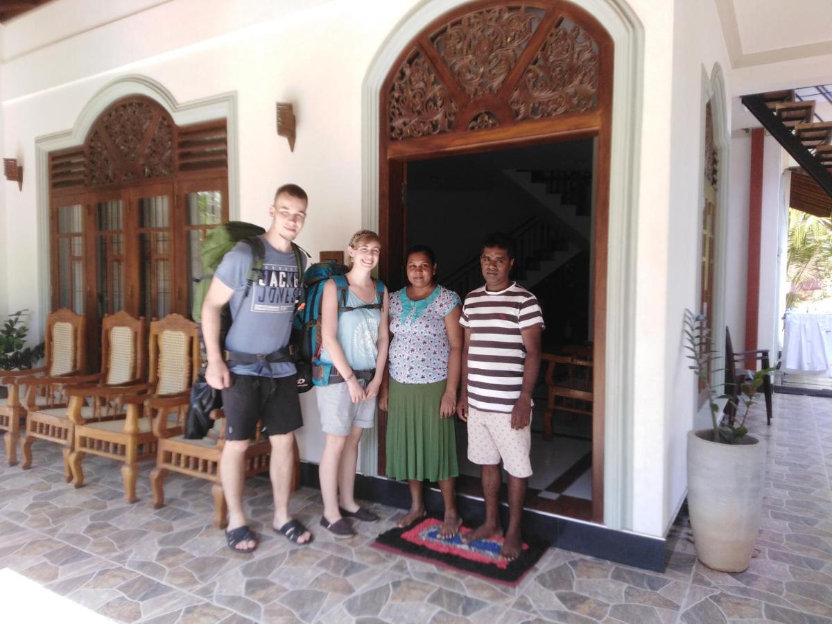 Janu Homestay タンガラ エクステリア 写真